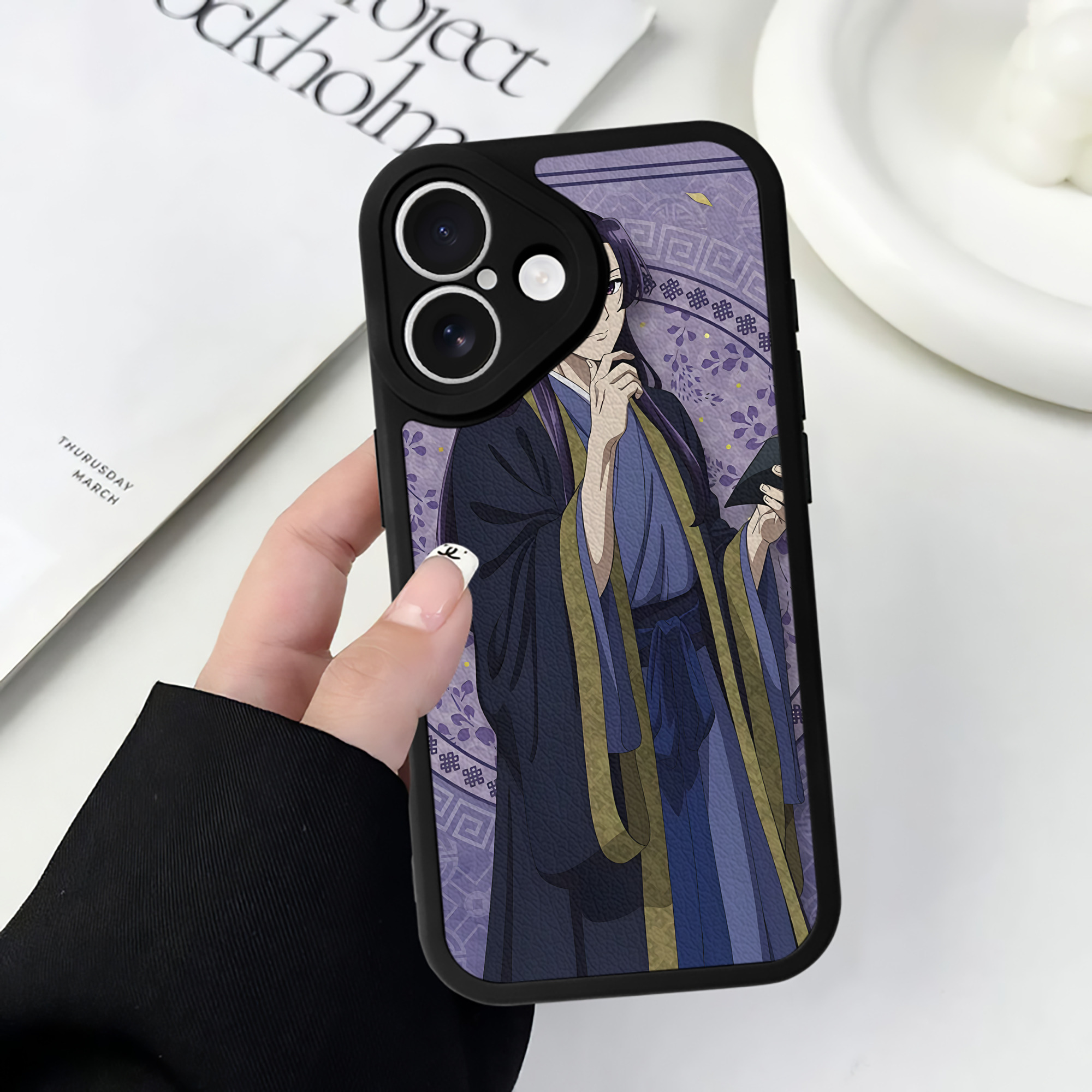 （画像用） 薬屋のひとりごと The Apothecary Diaries 【iPhone 16シリーズ対応】シリコンスマホケース（レザー調） 材質：シリコン